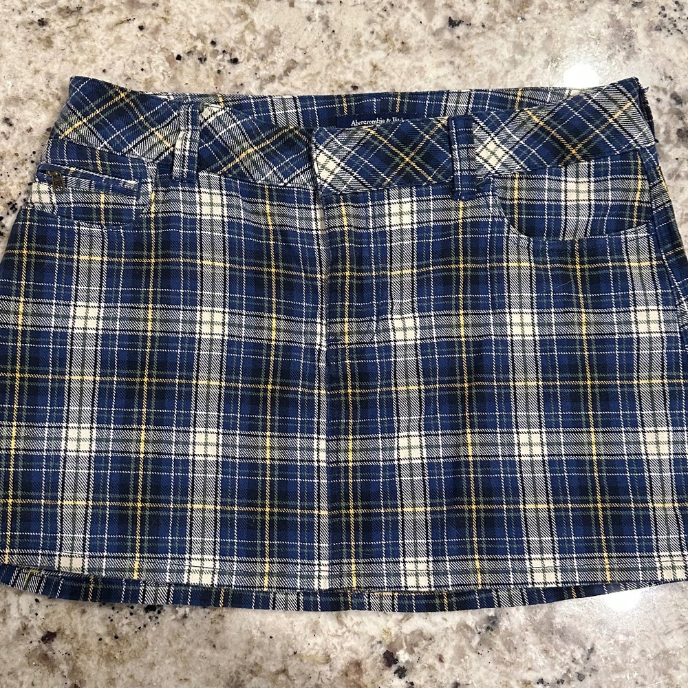 *GENTLY WORN* Vintage Abercrombie & Fitch Women's Y2K Plaid Micro Mini Skirt